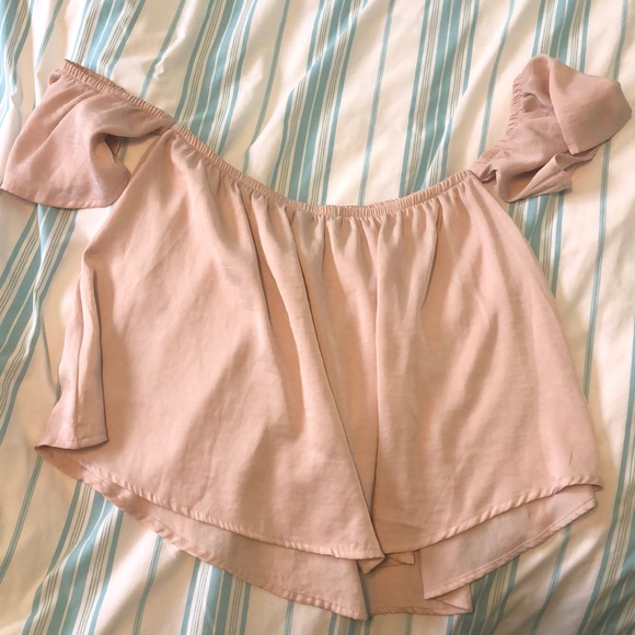Off shoulder flowy pink top! - Picture 3 of 5